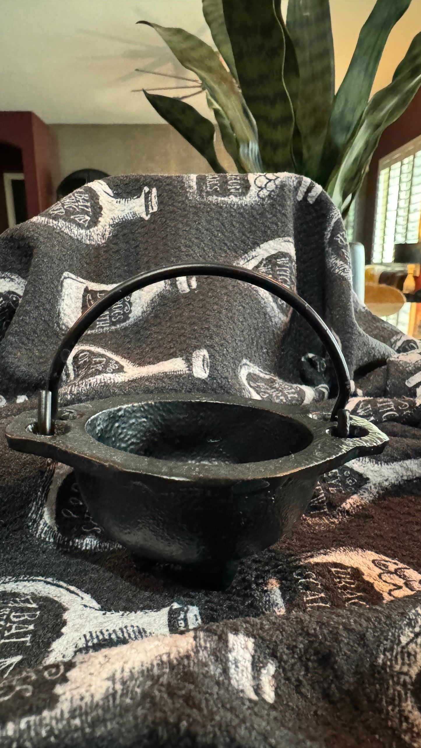 Mini Cast Iron Cauldron | A Witch’s Perfect Companion for Potion Playtime, Smudging, and Incense Burning